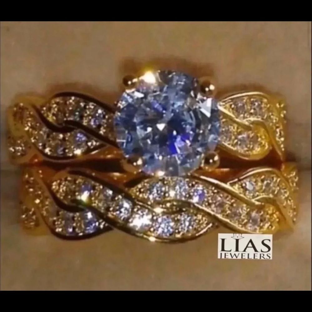 New 18k yellow gold wedding ring set